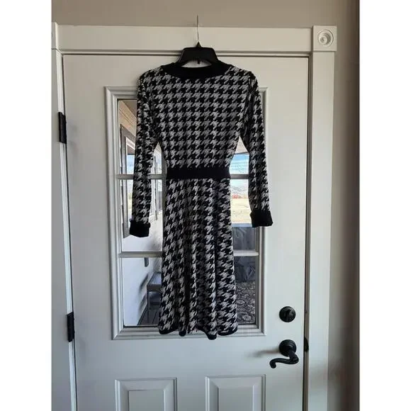 WHBM Bold Houndstooth Reversible Faux Wrap Belted Dress 6 - Picture 8 of 11